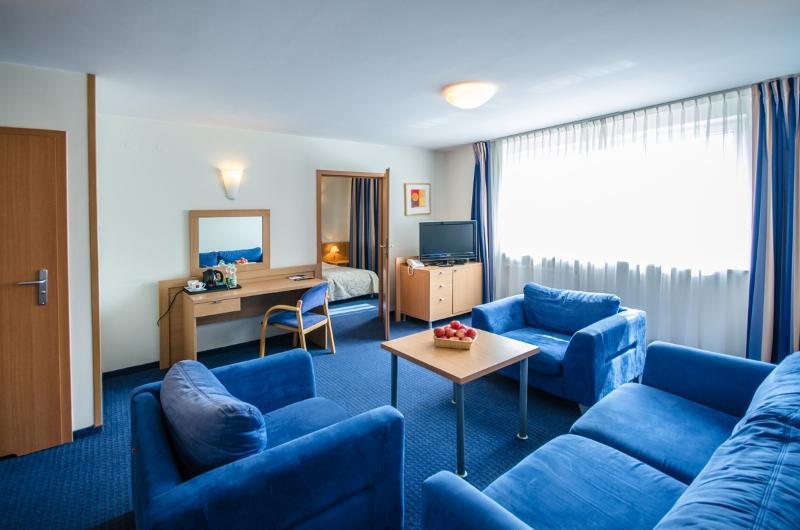 Hotel Wilanow Warszawa By Desilva Kültér fotó
