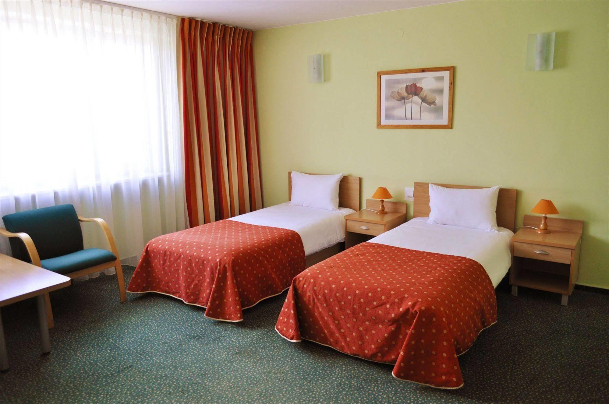 Hotel Wilanow Warszawa By Desilva Kültér fotó