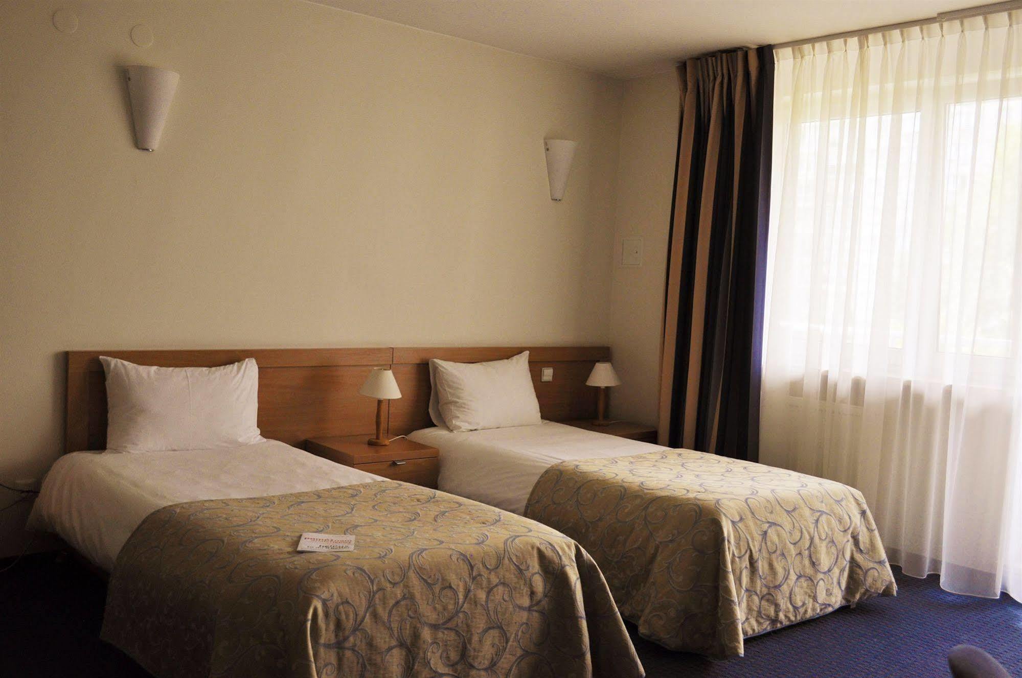 Hotel Wilanow Warszawa By Desilva Kültér fotó