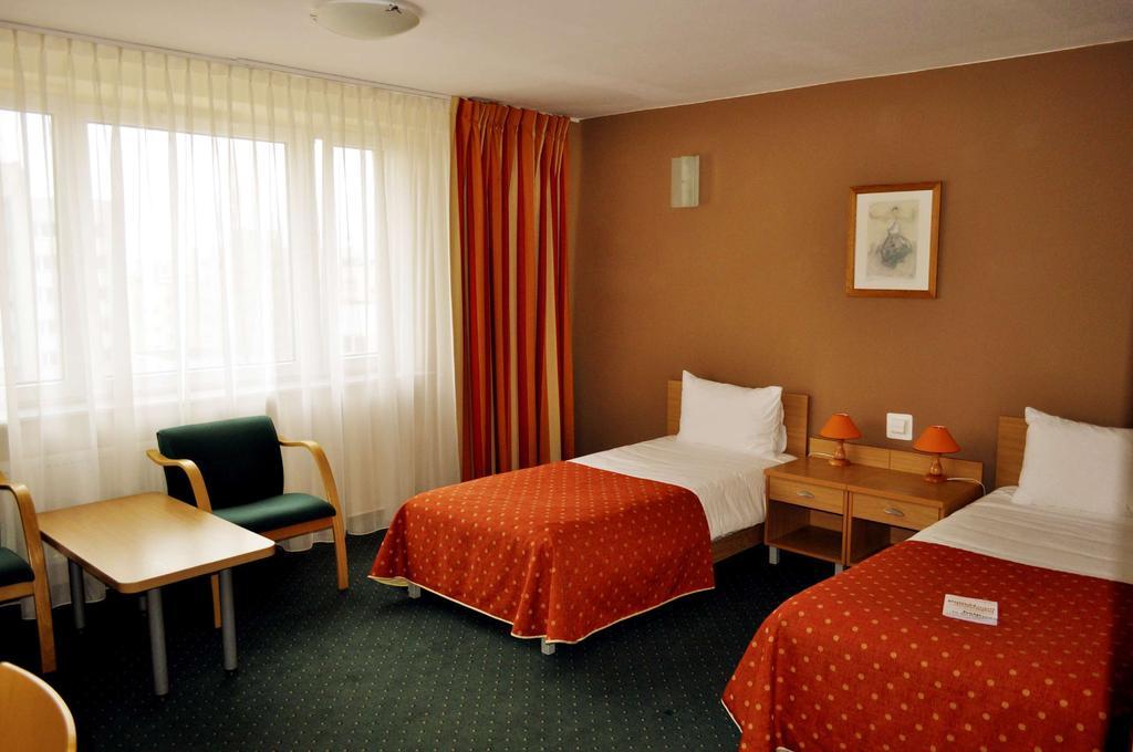 Hotel Wilanow Warszawa By Desilva Kültér fotó